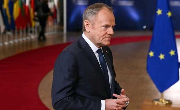 Tusk stawia sprawę jasno. "Albo pieniądze dzisiaj, albo krew jutro"