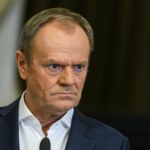 Orlen Tusk zapowiada walkę z cenami paliw. "Nie pozwolę, by ktokolwiek zarobił na tej sytuacji"