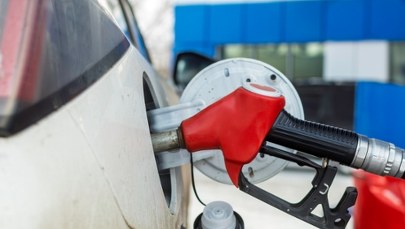 Tusk zapowiada walkę z cenami paliw. "Nie pozwolę, by ktokolwiek zarobił na tej sytuacji"