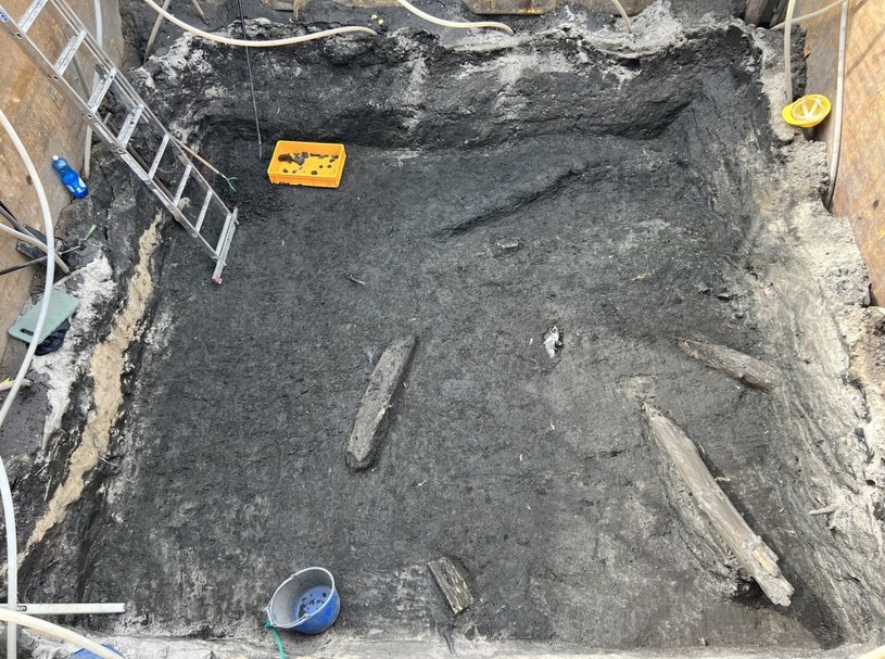 Tuż obok sklepu Dino w Wolinie w ramach wykopalisk odkryto artefakty z czasów średniowiecza /Pracownia Archeologiczna w Wolinie przy OAŚKN IAE PAN / FB /