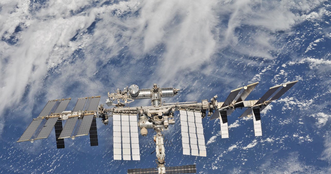 Tuż po rozpoczęciu rosyjskiej inwazji na Ukrainę, Roskosmos groził, że może doprowadzić do "niekontrolowanej deorbitacji" ISS wykorzystując rosyjskie silniki stacji. Miała to być odpowiedź na nałożone sankcje /NASA