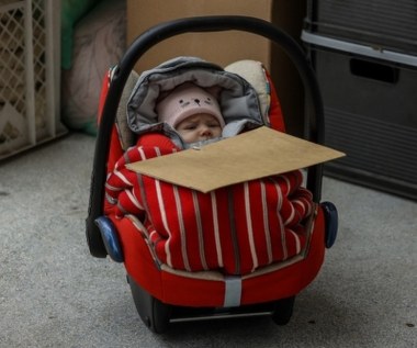 Tuż przed Bożym Narodzeniem w jej życiu pojawia się niezwykła dziewczynka – Nutka, niemowlę pozostawione przez matkę. Dla jej dobra Ewa gotowa jest zrobić wszystko, nawet poświęcić siebie, swoją karierę i szansę na miłość…