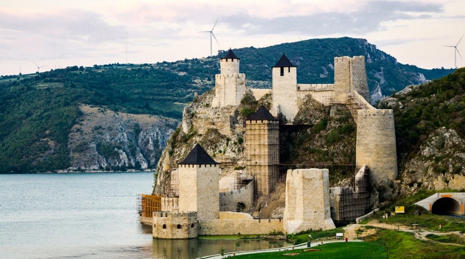 Twierdza Golubac – miejsce śmierci Zawiszy Czarnego /Shutterstock
