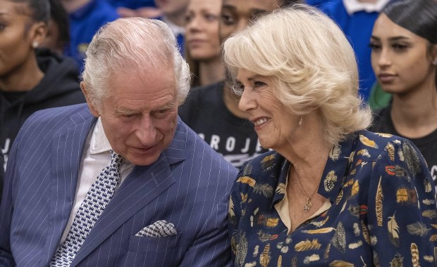 Twierdzi, że jest nieślubnym synem Karola III i Camilli. Publikuje zdjęcia 