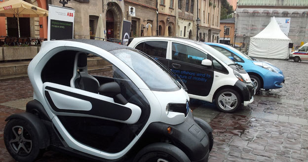 Twizy to  propozycja renaulta na ekologiczne, miejskie autko /Informacja prasowa