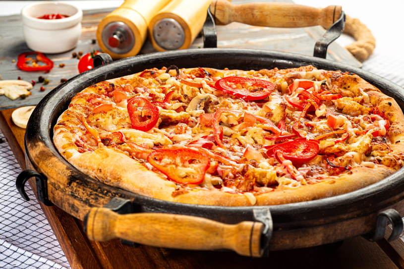 Twoi bliscy pokochają chrupiącą pizzę z patelni /123RF/PICSEL