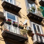 Twój balkon przez cały dzień jest nasłoneczniony? Tak zapewnisz sobie przyjemny cień