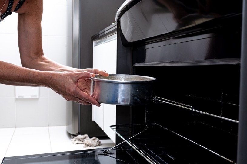 Twój piec będzie lśnić bez użycia chemii /123RF/PICSEL