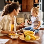 macierzyństwo Twoja mama miała łatwiej? Socjolog o pułapce współczesnego macierzyństwa