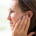 Twoje ciało słyszy więcej, niż myślisz. Hałas wywołuje stres, bezsenność i choroby serca