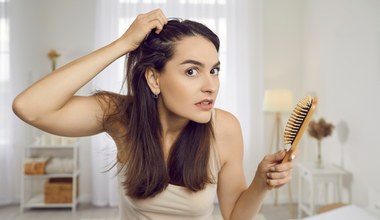 Twoje włosy szybko się przetłuszczają? Trycholog zdradza przyczynę