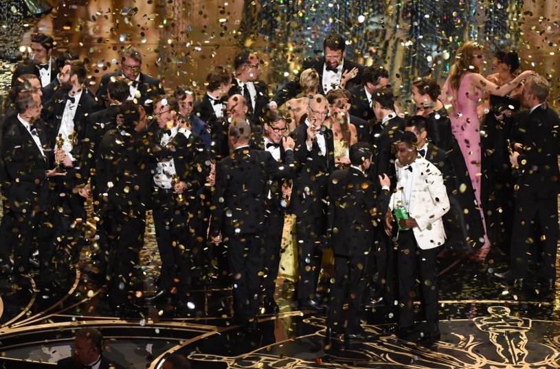 Twórcy "Spotlight" świętują zdobycie najważniejszego z Oscarów /AFP