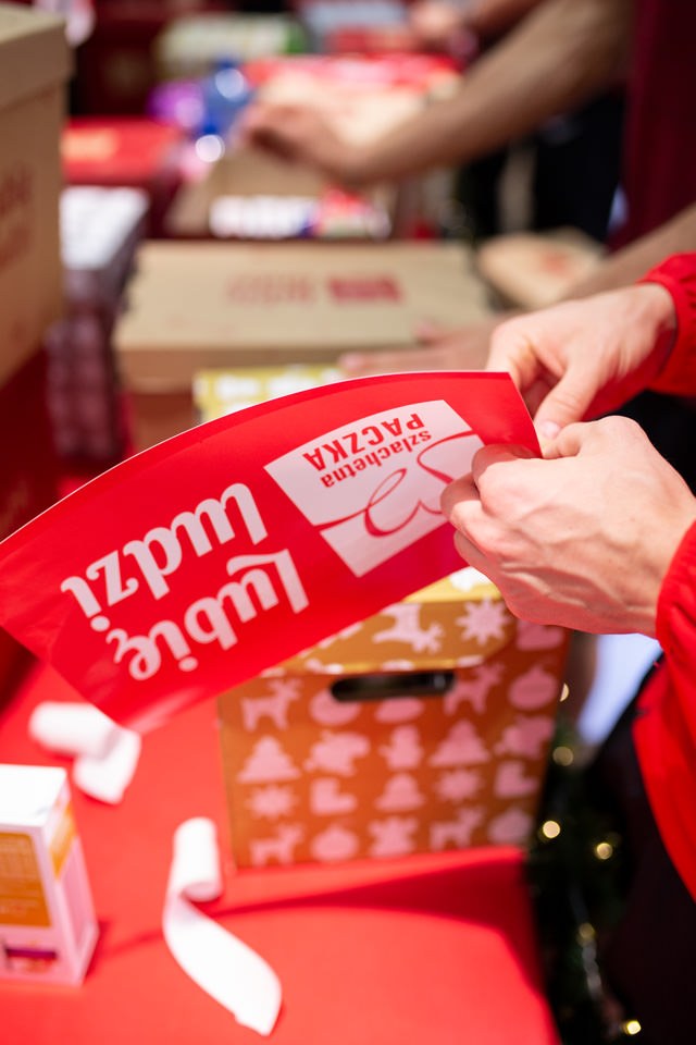 Ty też możesz komuś pomóc włączając się w Szlachetną Paczkę /Szlachetna Paczka /Materiały prasowe