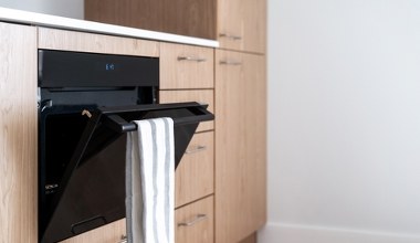 Ty też suszysz ściereczki na drzwiczkach piekarnika? Jest o wiele lepszy sposób