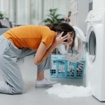 Tych czterech rzeczy nigdy nie wkładaj do pralki