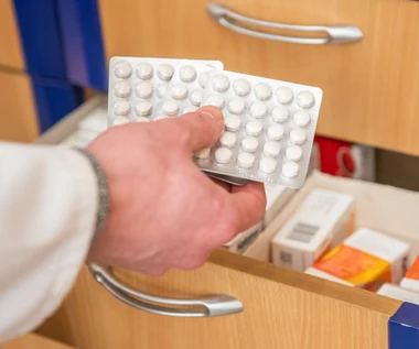 Tych leków wkrótce zabraknie w aptekach. Na liście preparaty na choroby przewlekłe