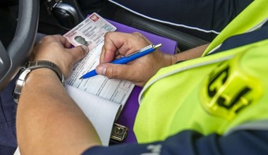 Tych mandatów nie trzeba płacić. Policjant wystawiał je po robocie