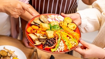 Tych produktów nie wkładaj do airfryera. Lista zakazanych składników