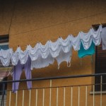 Tych rzeczy nigdy nie rób na balkonie. Kary mogą być wyższe, niż się spodziewasz