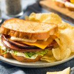 Tych sześciu rzeczy lepiej nie jeść na kolację. Rujnują sen i zdrowie