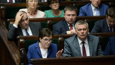 Tygodnik "ABC": Rząd niemocy. Niekompetencja i rozpaczliwe ratowanie wizerunku