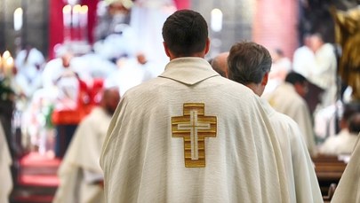 Tyle dostają księża i zakonnice na emeryturze. Kwoty mogą zaskoczyć