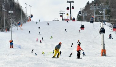 Tyle kosztuje karnet narciarski w polskich g&oacute;rach. Ceny mogą zaskoczyć 