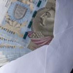 Tyle na komunię dają dziadkowie. Ile powinni przygotować chrzestni?