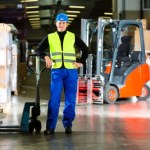 magazyn Tyle zarabia pracownik w magazynie. Oto wypłata w Biedronce, Lidlu, Dino i Aldi