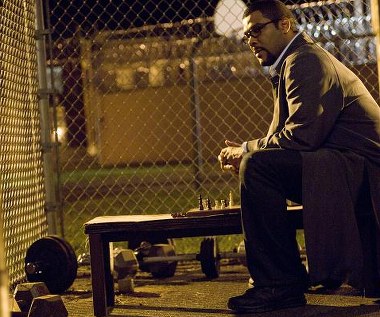 Tyler Perry w scenie z filmu "Alex Cross"