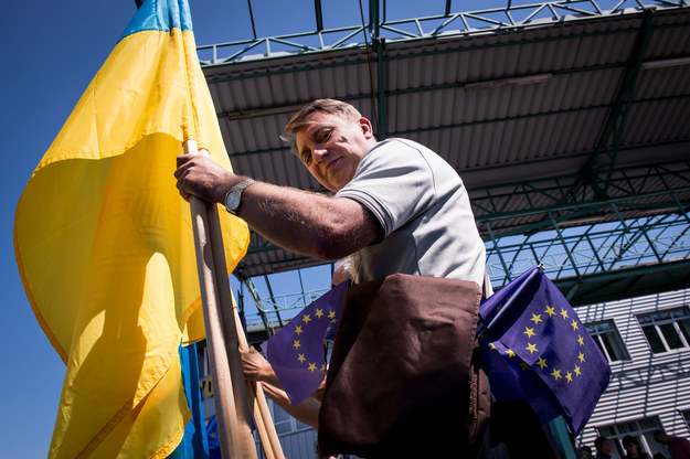 Tylko 11 proc. badanych Ukraińców chce się osiedlić w Polsce na stałe /AFP