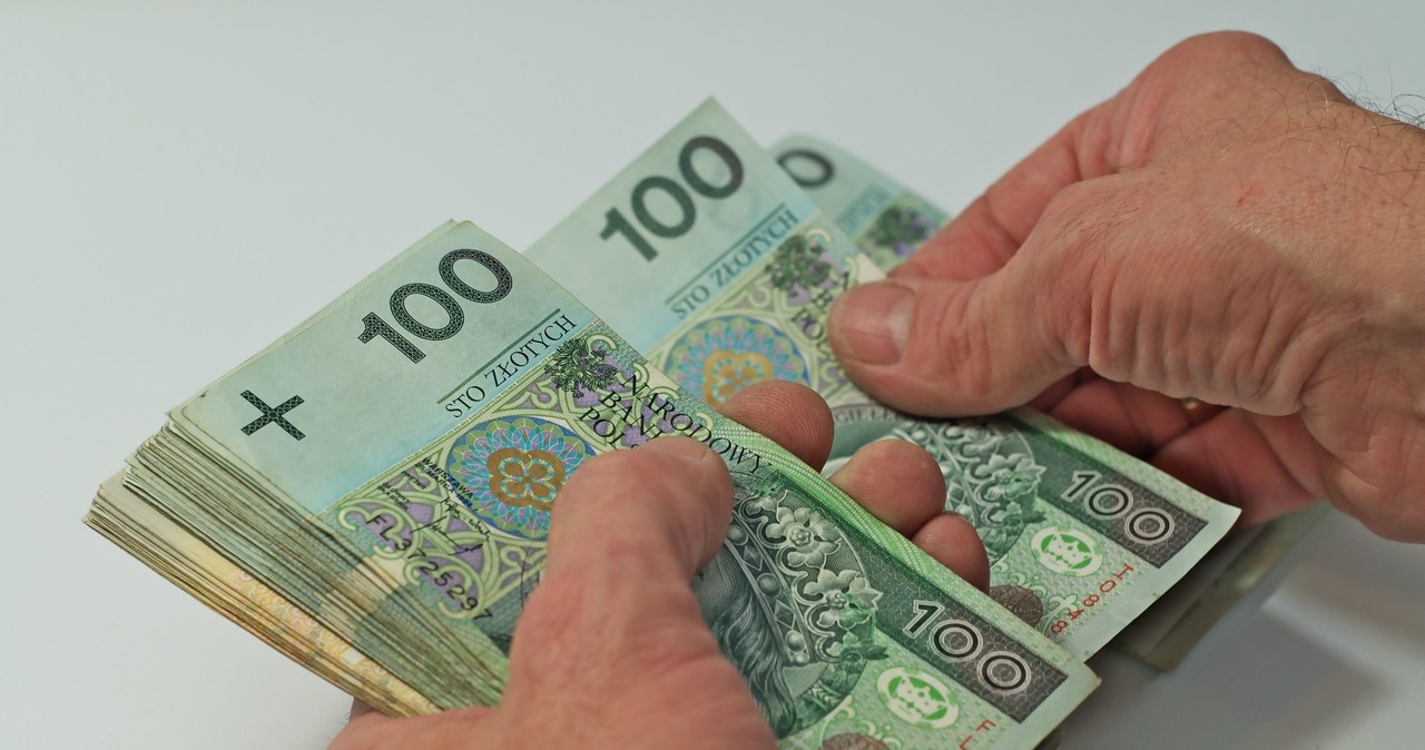 Tylko 15 proc. rodaków uważa, że negocjacje wynagrodzenia są sprawą prostą, bo dobry pracownik ma prawo do wyższego wynagrodzenia /123RF/PICSEL