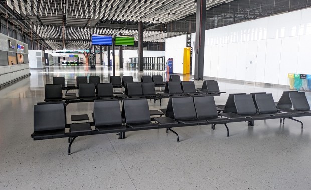 Tylko dwa loty tygodniowo. Czy to koniec portu w Radomiu?