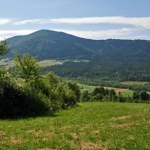 Tylko godzinę od Krakowa. Ten szczyt w Beskidzie Wyspowym zachwyca turystów