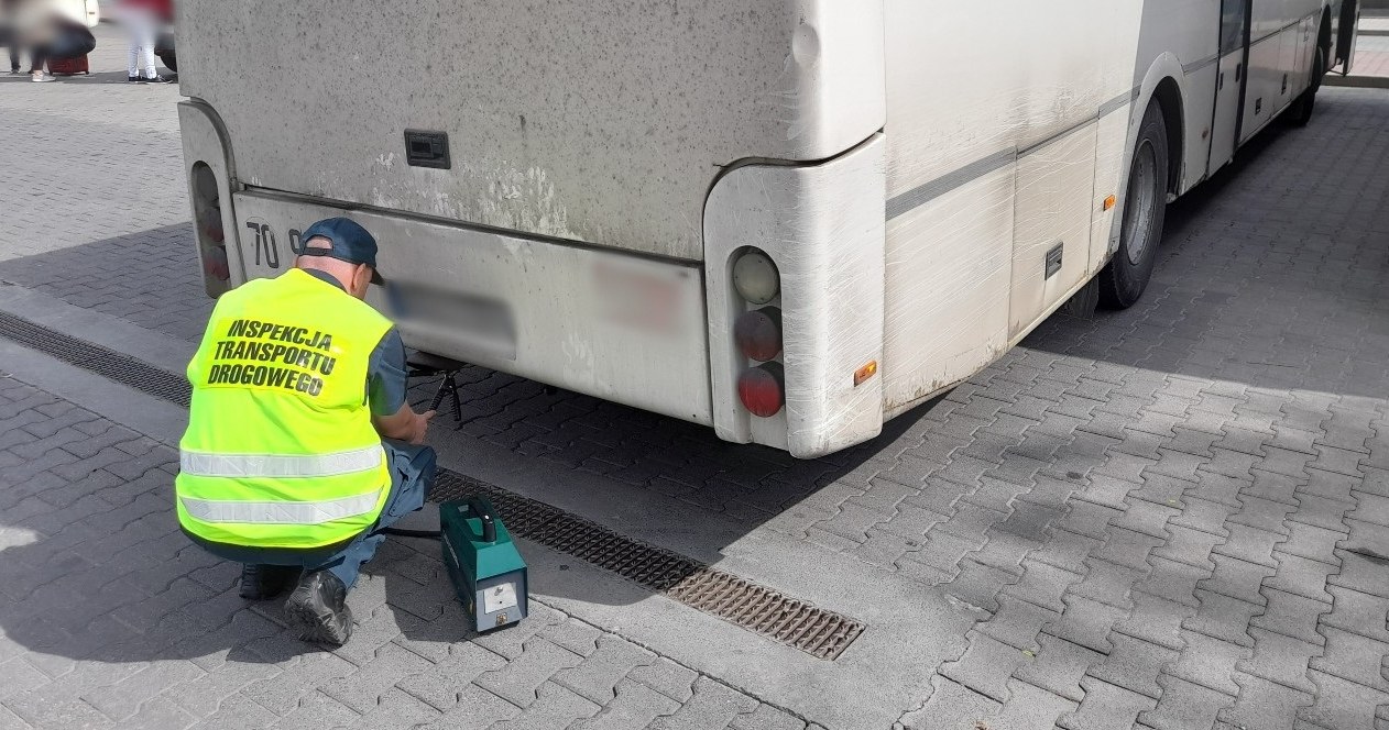 Tylko jeden pojazd nie spełniał norm zadymienia spalin /ITD