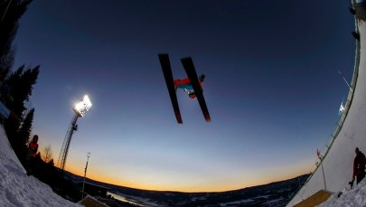 Tylko jedna seria skoków w konkursie Pucharu Świata w Lillehammer. Kamil Stoch na 15. miejscu 