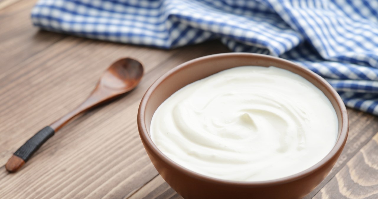 Tylko jogurty naturalne klasyfikuje się jako niskosłodzone /123RF/PICSEL