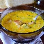 Tylko latem smakuje tak dobrze. Do tej zupy wracam co roku