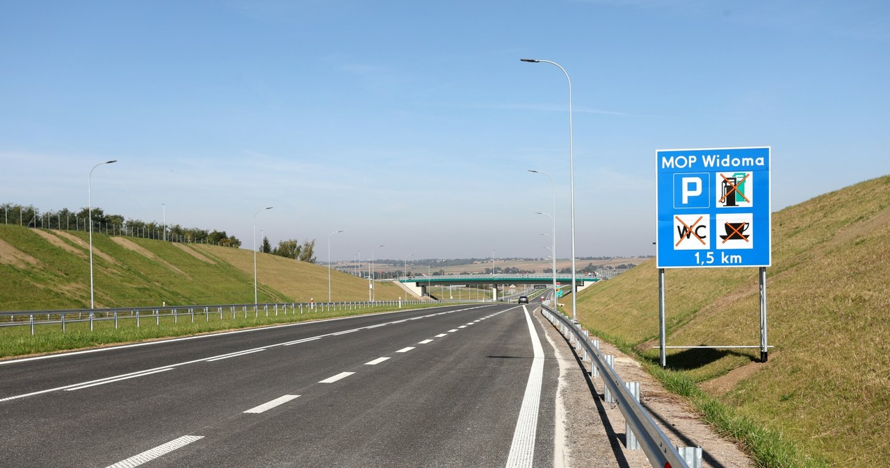 tylko na drodze ekspresowej składającej się z dwóch jezdni można legalnie rozpędzić się do 120 km/h. /Jan Graczyński /East News