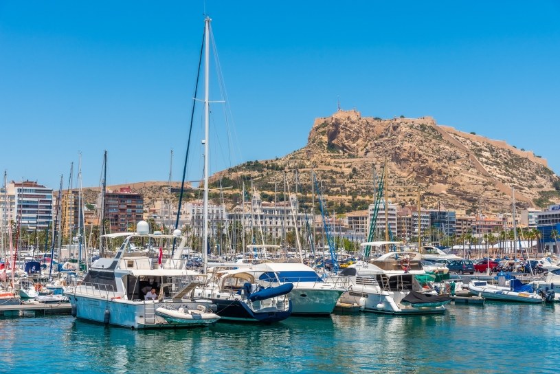 Tylko trzy godziny, by uciec od zimy. Alicante to „miasto światła”