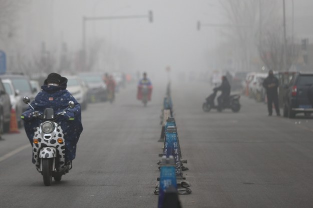 Tylko w prowincji Henan, na południe od Pekinu, pracy nie przerwało prawie 3 tys. przedsiębiorstw /WU HONG /PAP/EPA