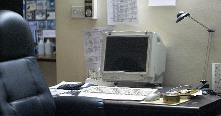 Tylko w USA niewyłączone komputery przynoszą firmom 2,8 miliarda dolarów strat rocznie /AFP