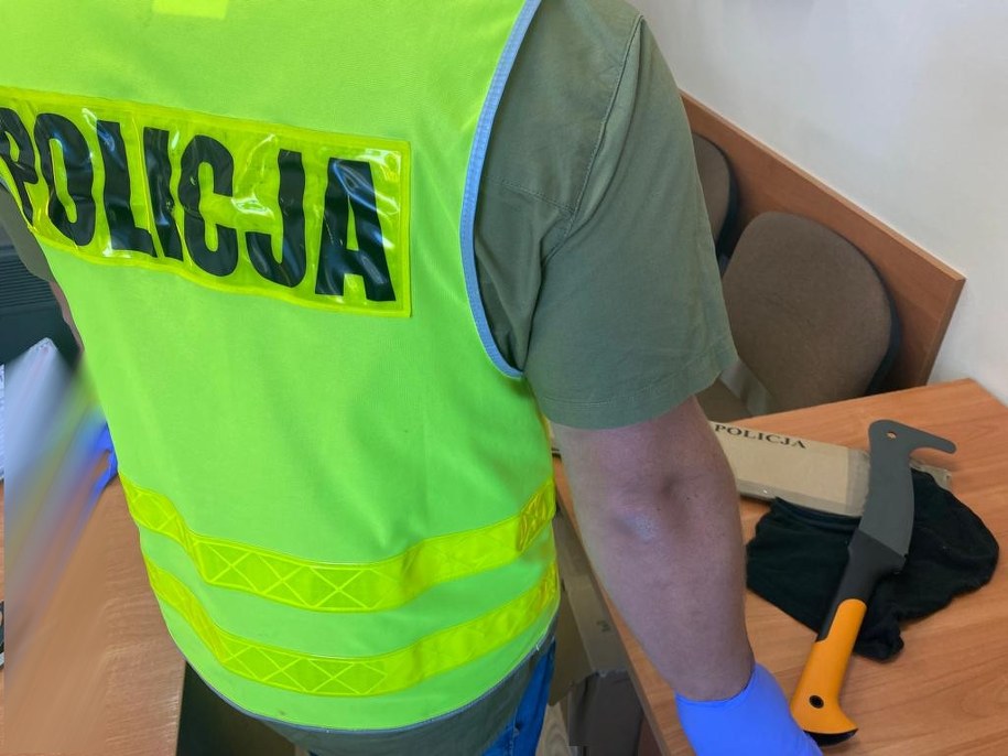 Tym narzędziem mężczyzna groził nastolatkom /Policja Małopolska /Policja