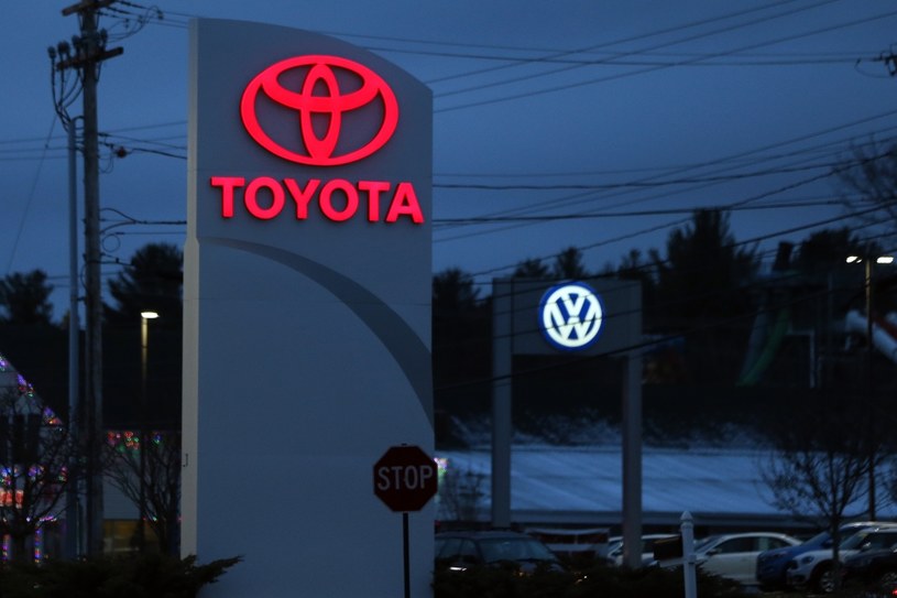 Tym razem Toyota zdystansowała Volkswagena /Getty Images