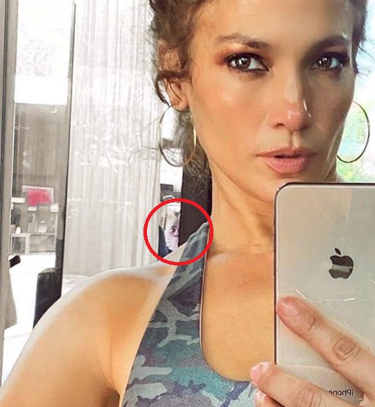 Tym zdjęciem Lopez wywołała spore zamieszanie /Jennifer Lopez Instagram /Instagram