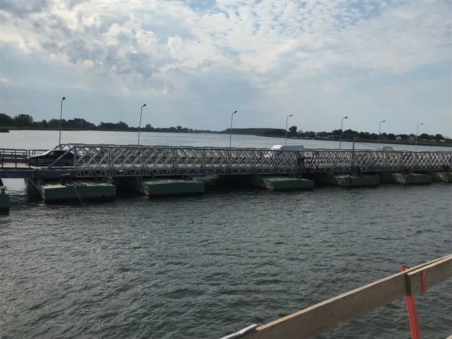 "Tymczasowy" most pontonowy, który powstał w latach 70. /Kuba Kaługa /RMF FM