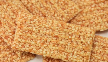 Tymi batonikami zajadano się w PRL-u. Są ultrazdrowe, zrobisz je z 2 składników