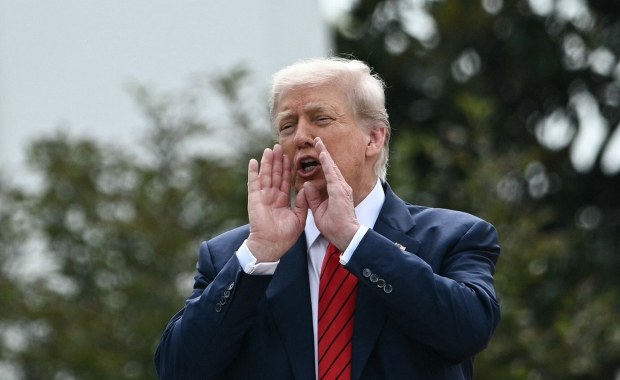 Typowy Trump znowu to robi: "Wielki postęp" i sankcje w drodze