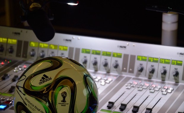 Typuj, odpowiadaj, wygrywaj! Brazuca z podpisem Lewandowskiego może być Twoja!