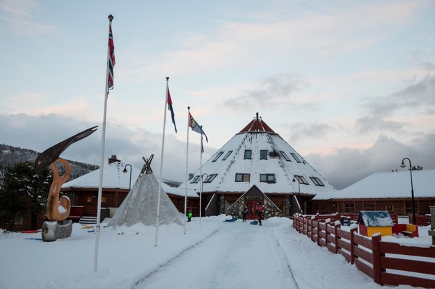 Tysfjord na północy Norwegii ma zaledwie 2 tysiące mieszkańców /TORE MEEK  /PAP/EPA